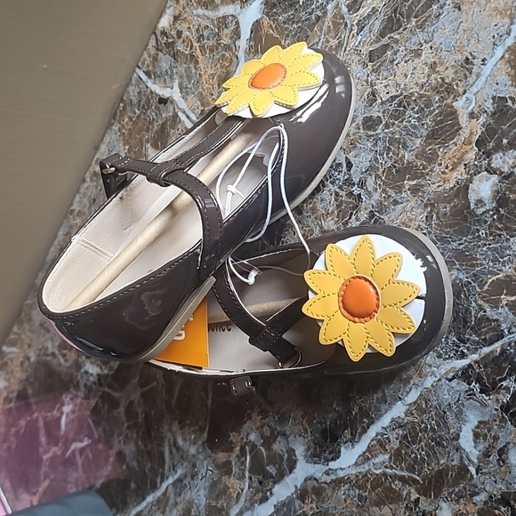 Girls Shoes - Picture 2 of 4